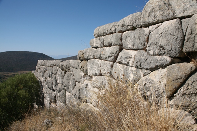 Kazarma - Mycenaean walls below the main entrance gate